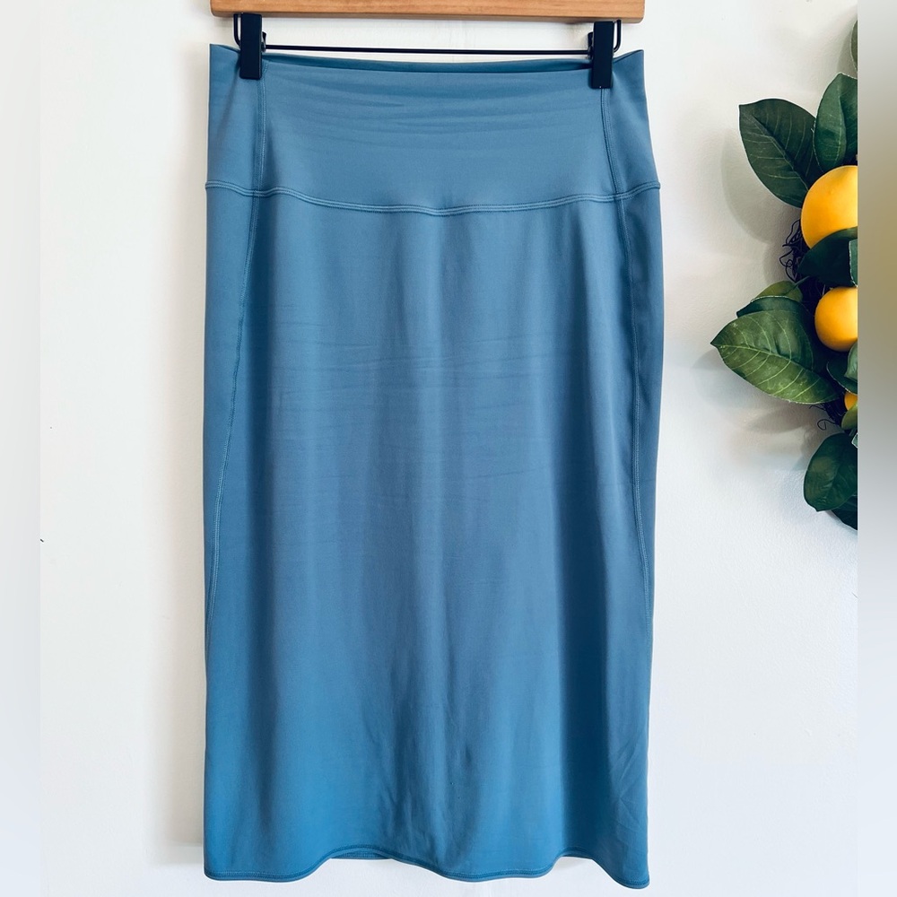 Lululemon Nulu slim fit high rise midi skirt